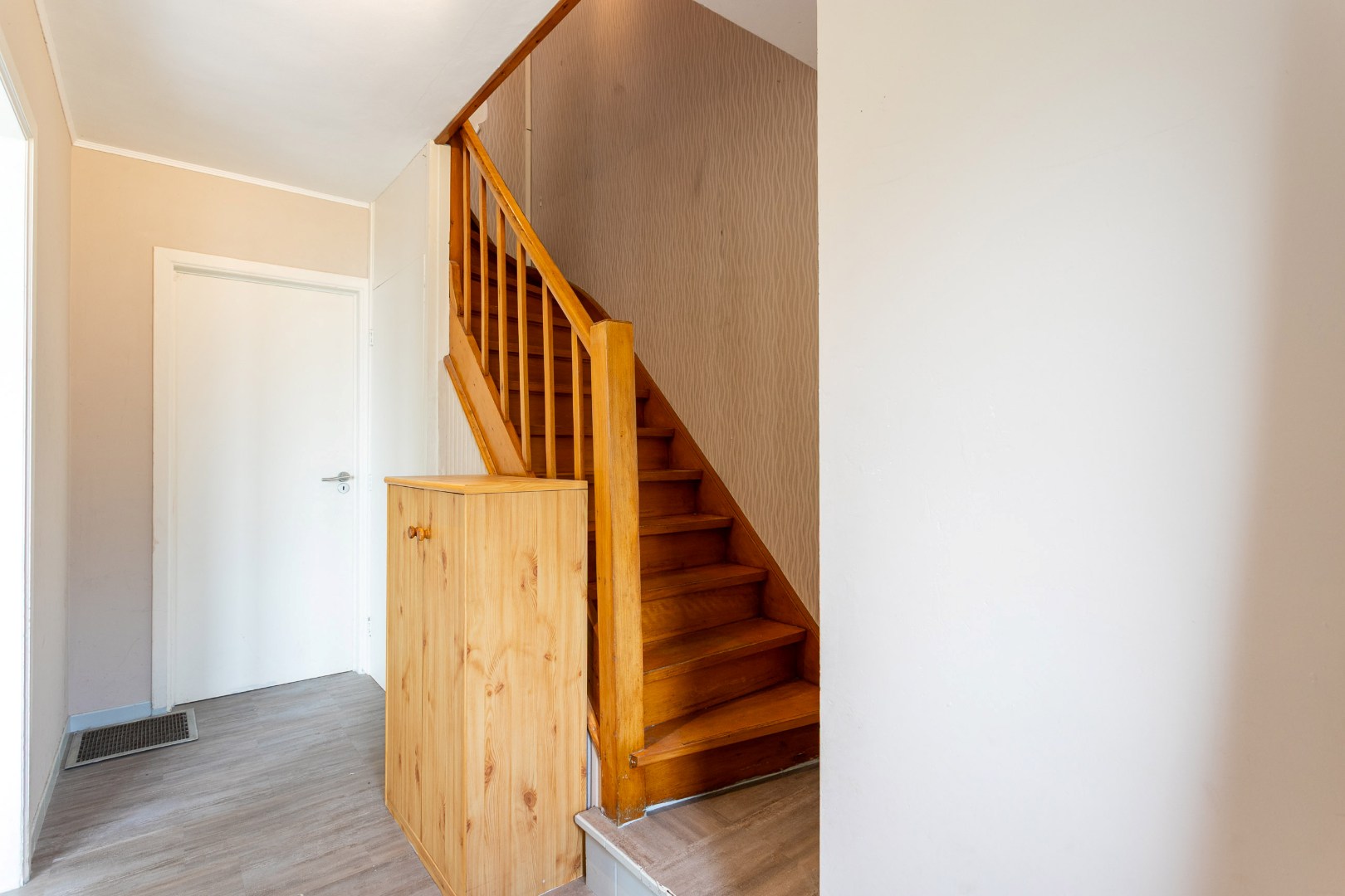 Instapklare woning met 3 slpk, tuin en garage te Lembeek 