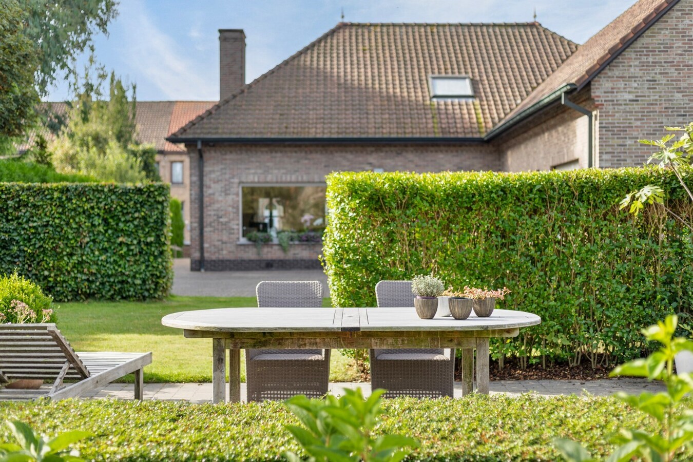 Gunstig gelegen villa met prachtig aangelegde tuin 