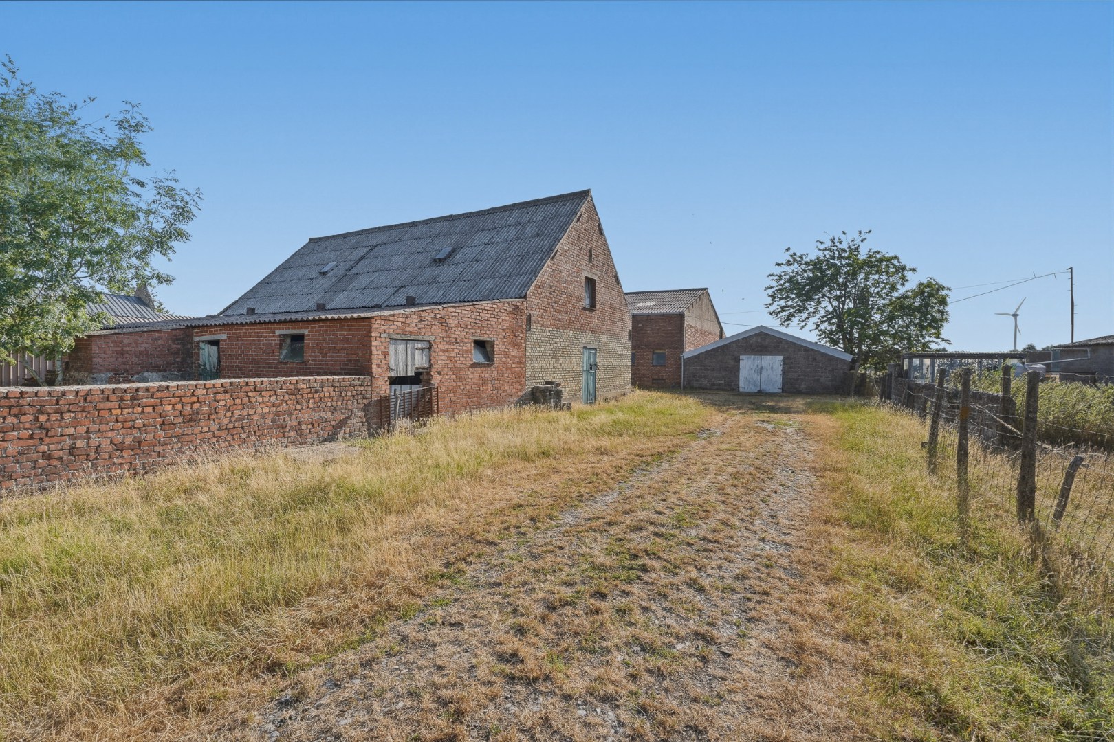 Hoeve "De Roeste Scheure" op een perceel van ca. 12.762 m² te Zedelgem 