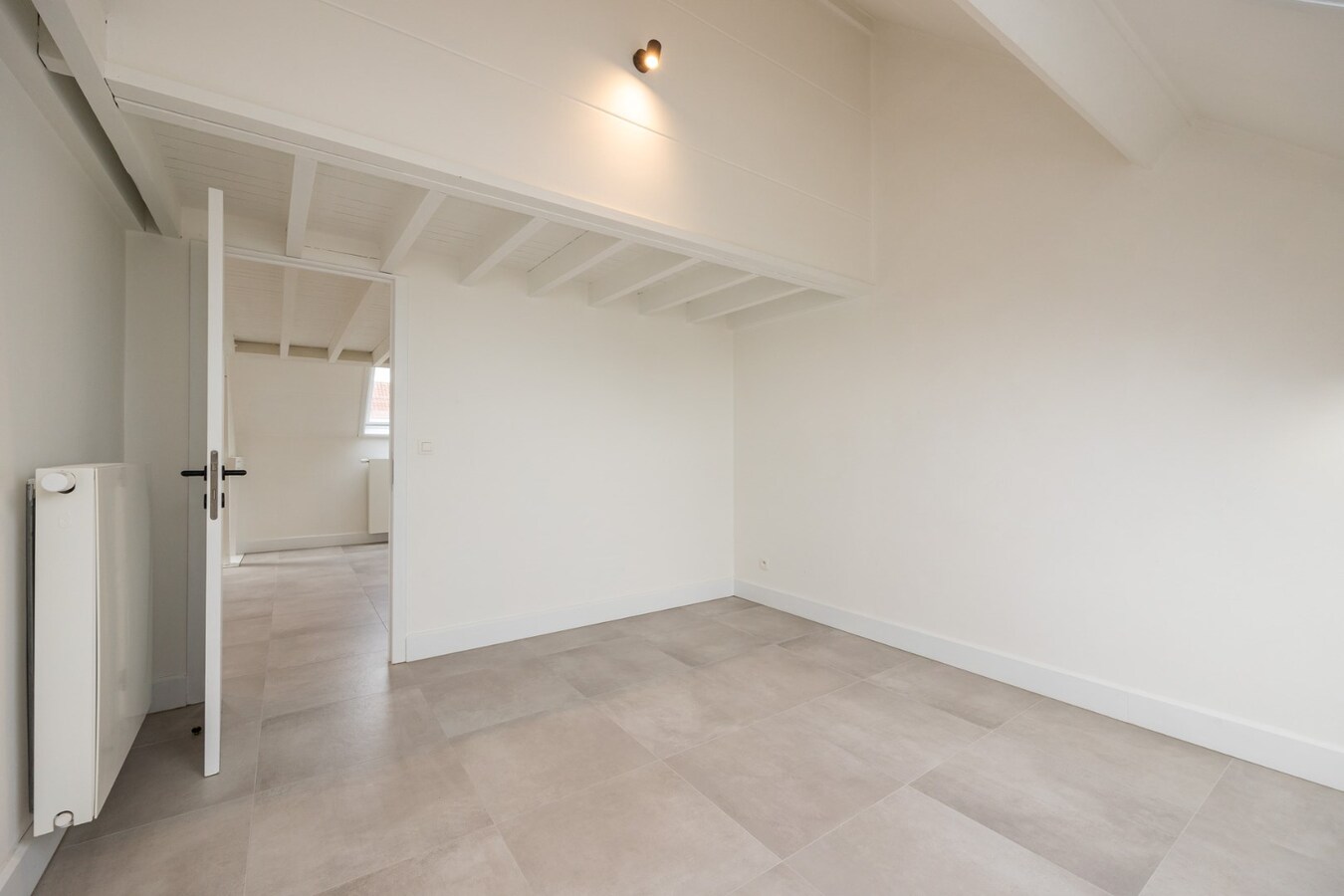 Volledig gerenoveerd dakappartement in centrum Sint-Antonius 