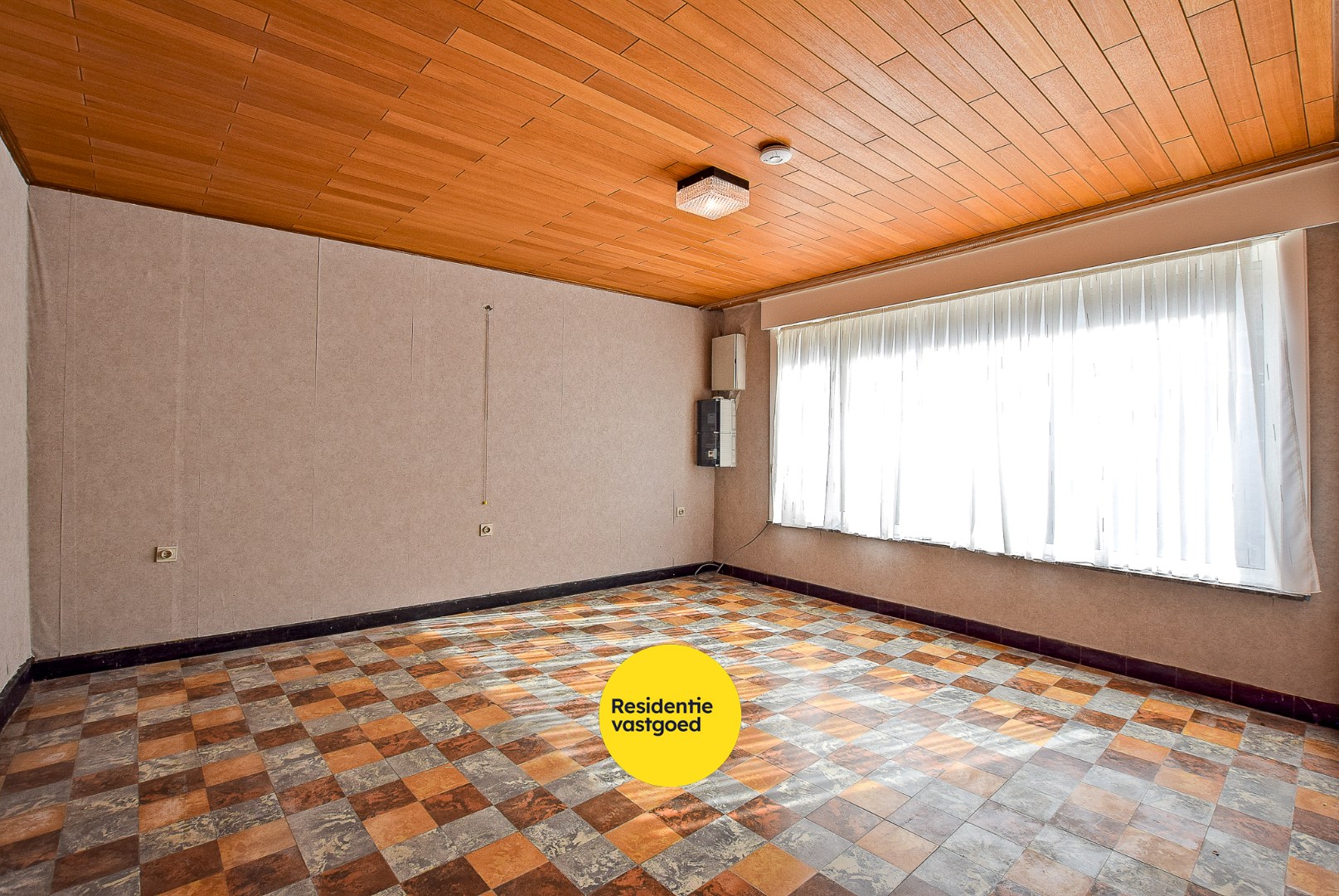 Ruime gezinswoning met 3 slaapkamers, grote tuin en garage. 