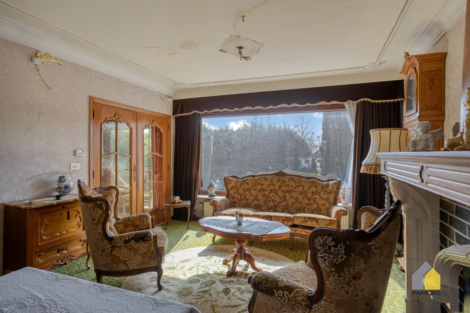 Te renoveren, statige woning op mooi perceel van 23 a 90 ca. 