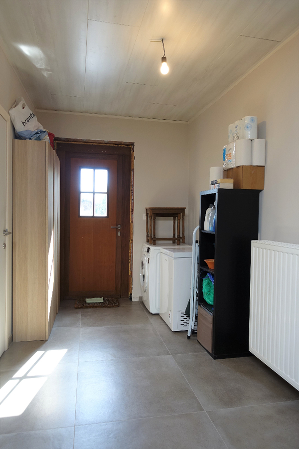 Instapklare woning met zonnige tuin in het centrum van Eernegem 