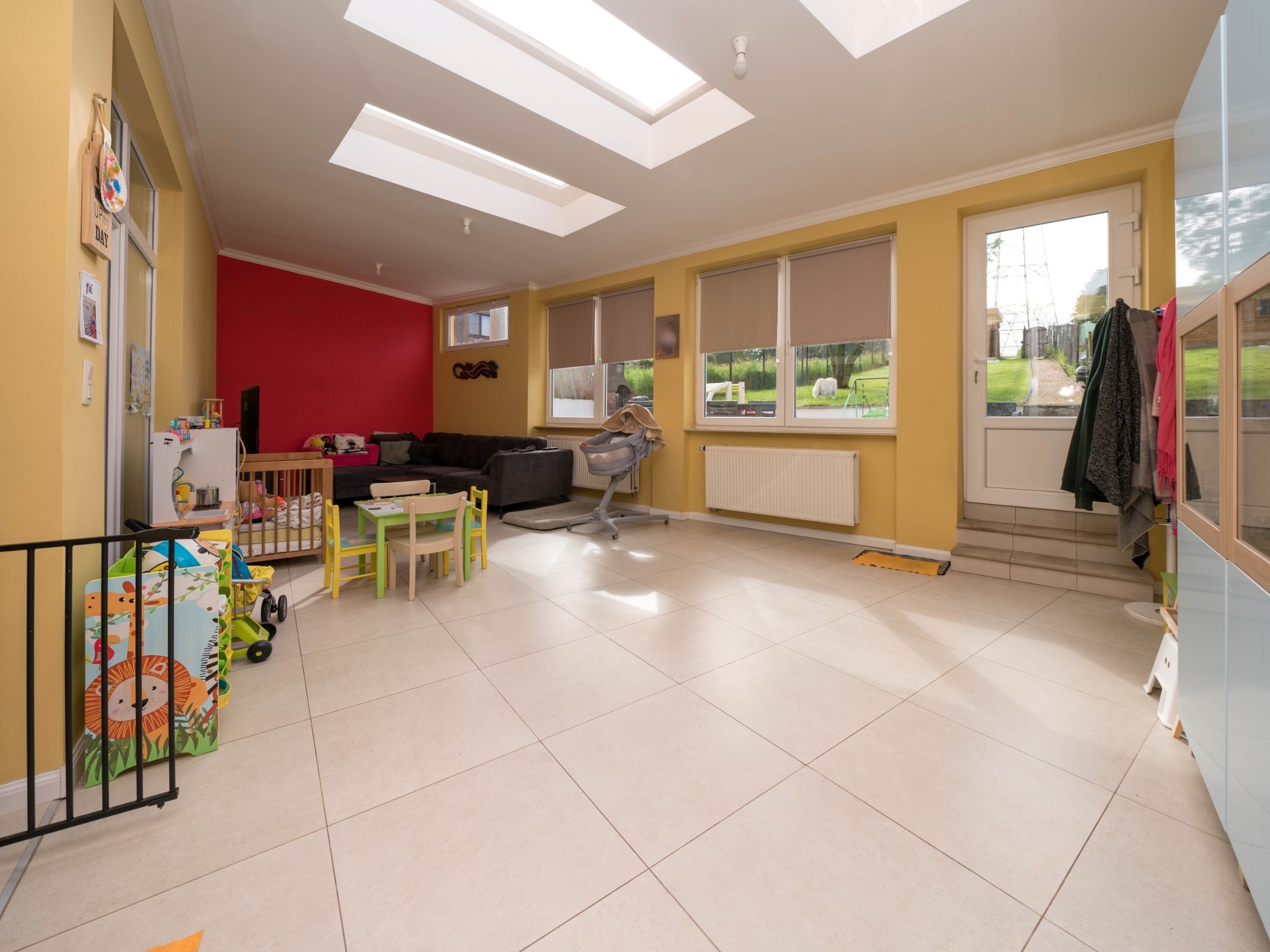 Zeer grote, instapklare woning met 6 kamers en 2 badkamers 