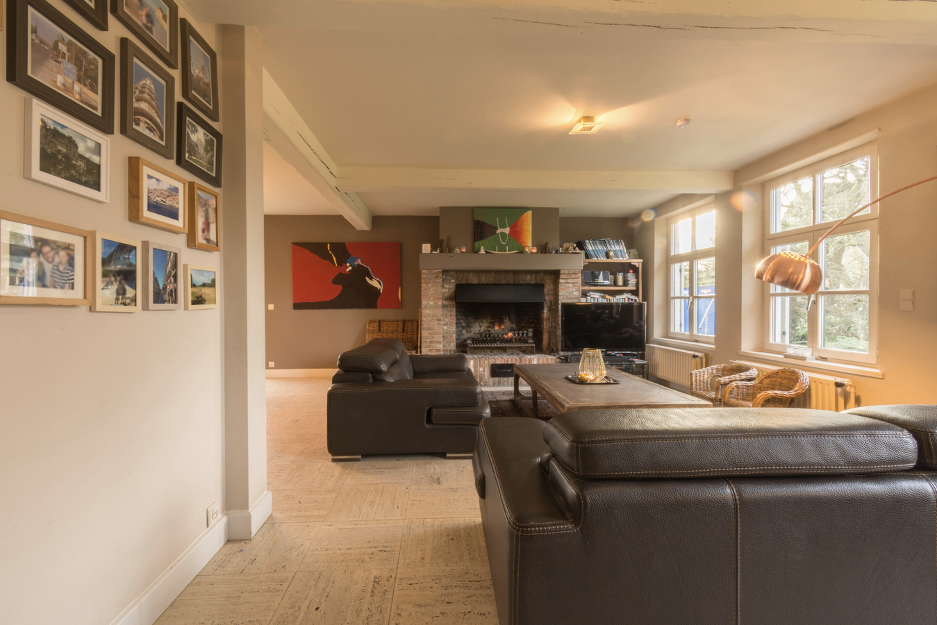 Idyllisch gelegen hoeve-villa met schuur 