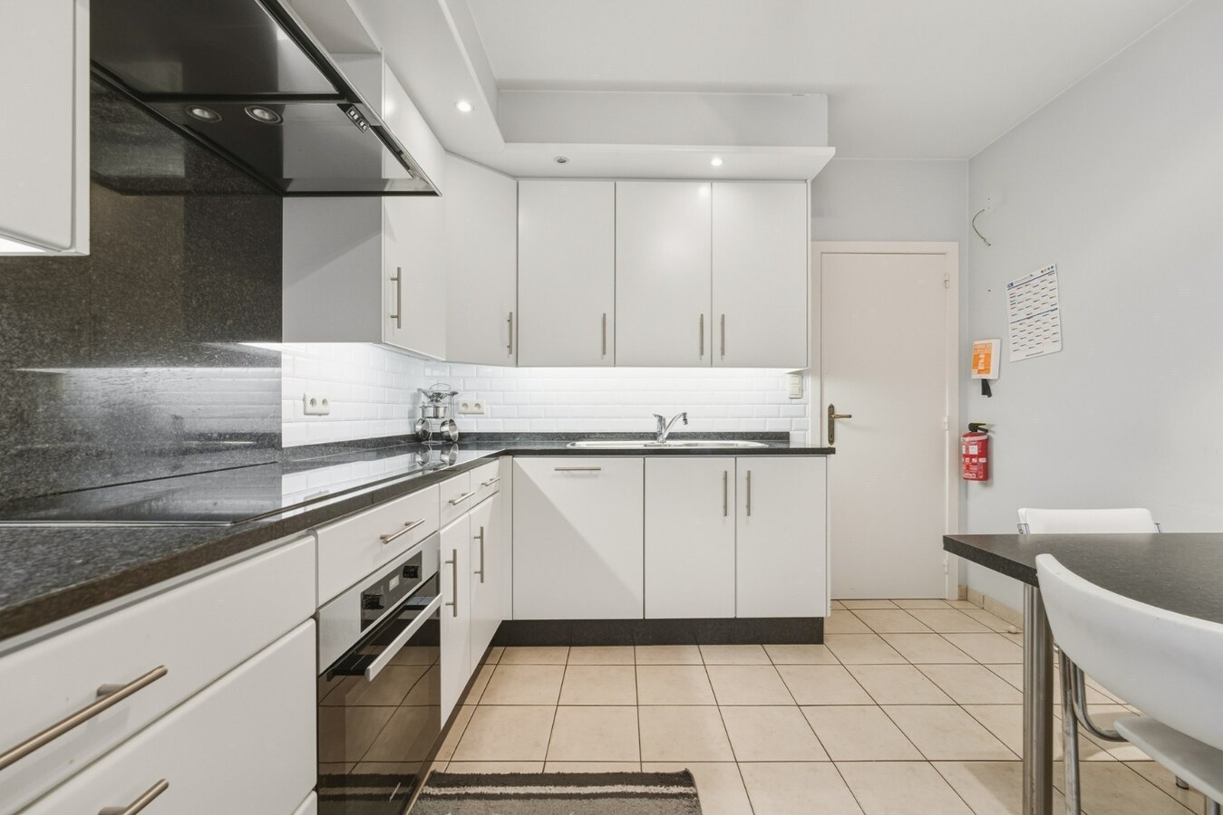 Instapklare, lichtrijke bel-etage woning met ruime garage en terras op centrale ligging 
