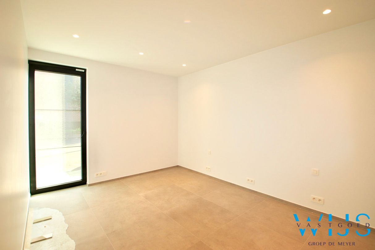 PRACHTIG gelijkvoersappartement te KLUIZEN ! 