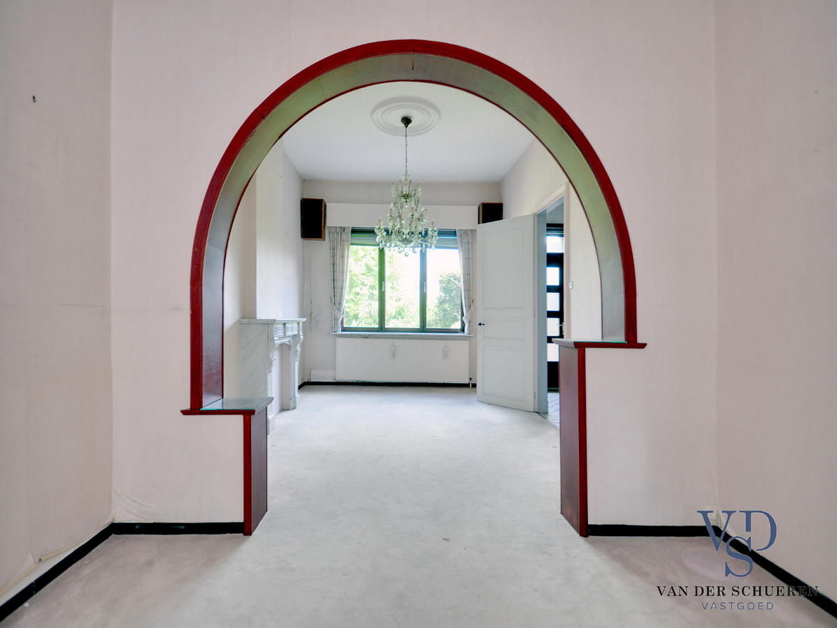 Degelijke en stijlvolle herenwoning. Uitstekend gelegen ! 