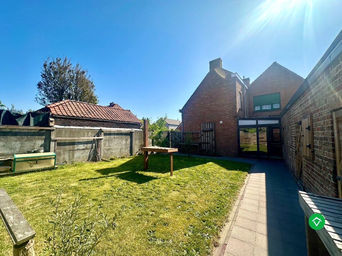 Op te frissen halfopen woning op rustige ligging nabij centrum Koekelare 