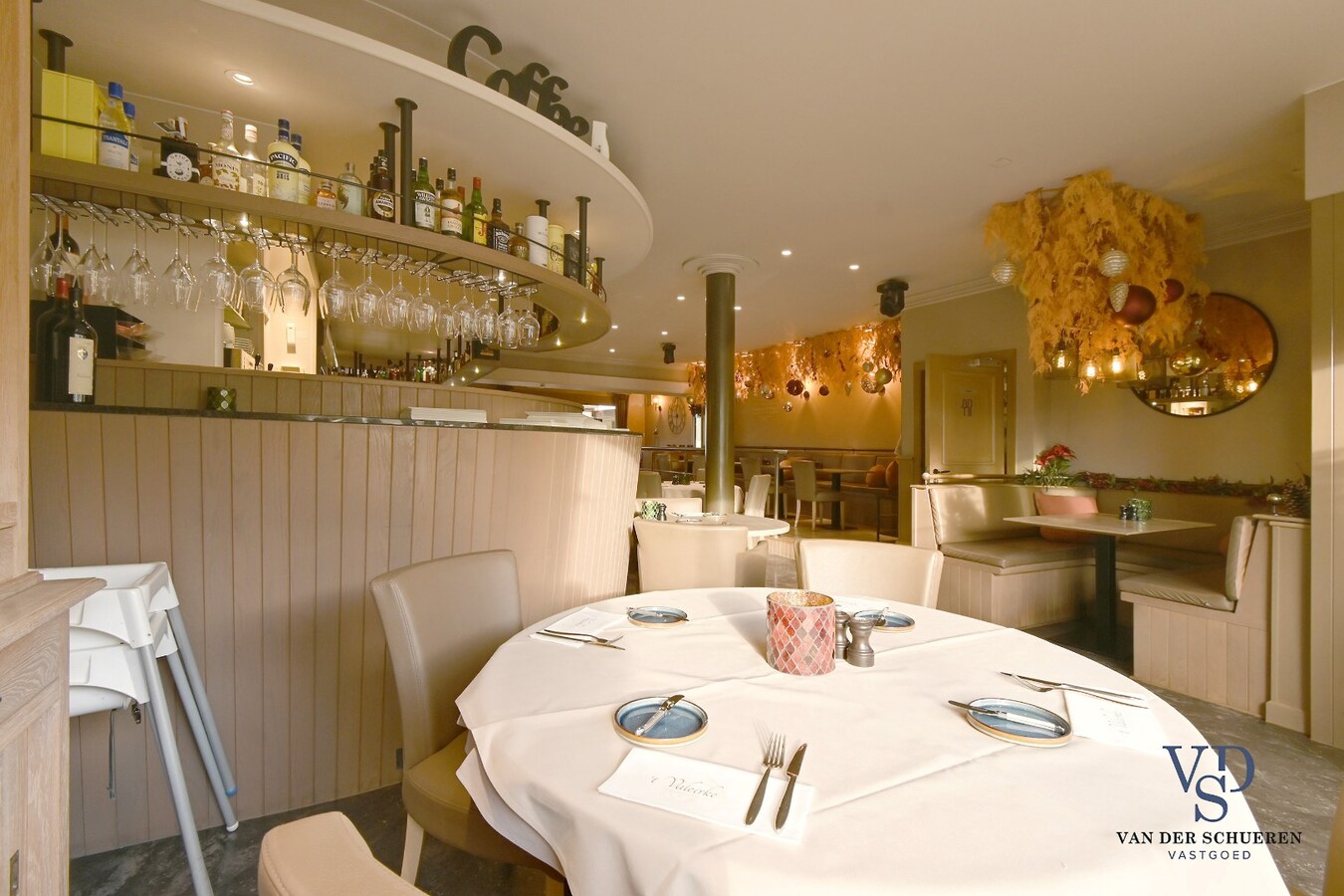 Multi-functionele eigendom op topligging. 