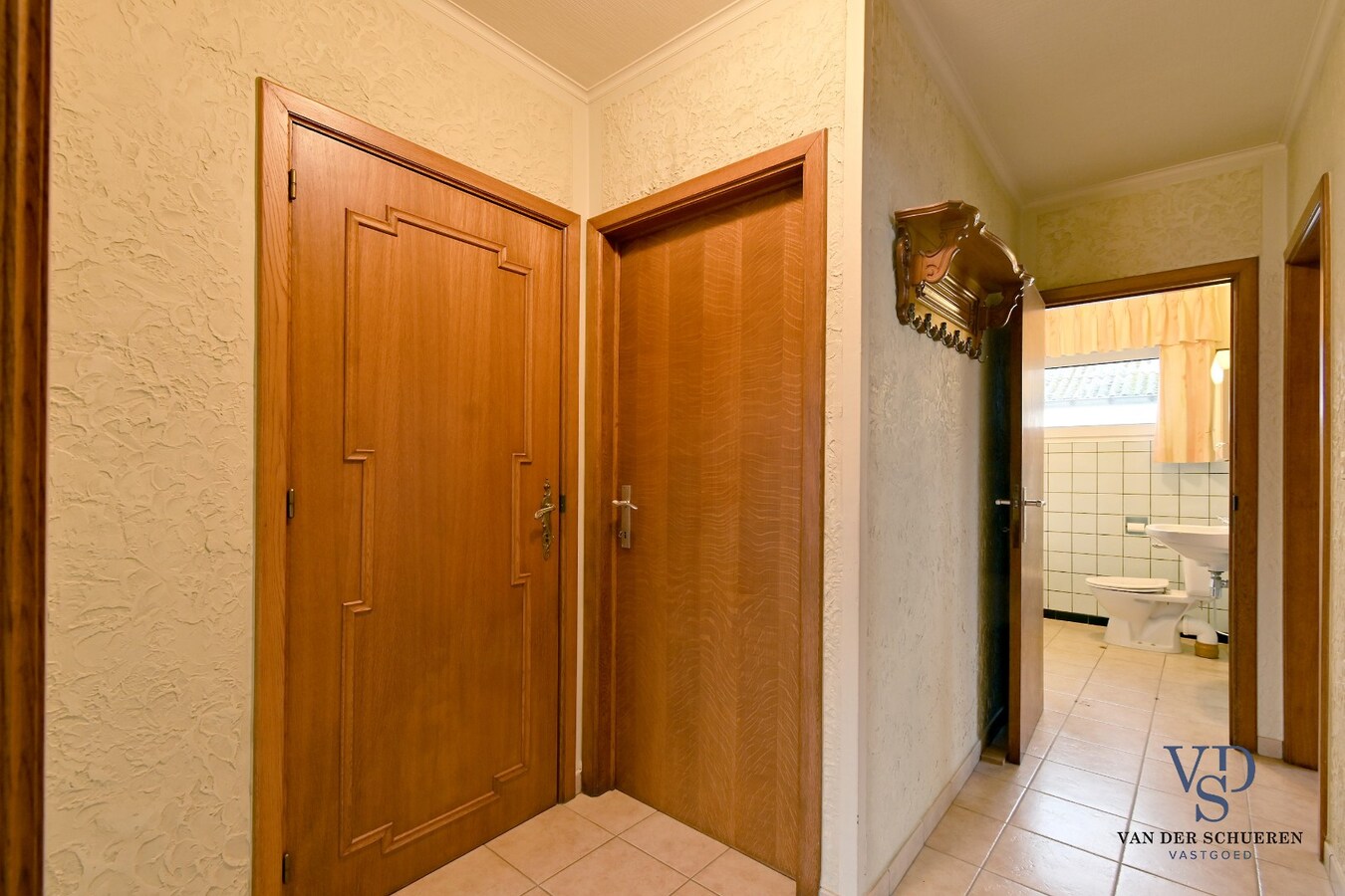 Bungalowwoning met afzonderlijke loods 