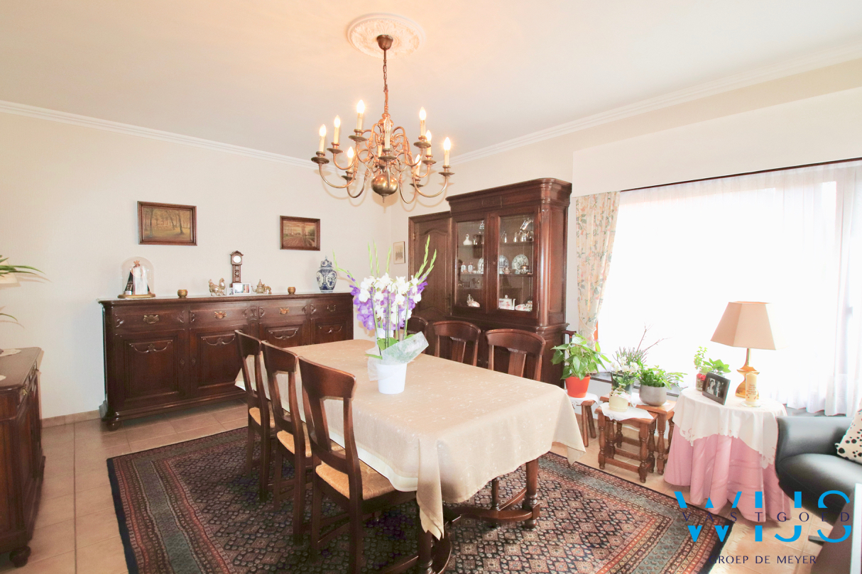 Stevige gezinswoning op SUPER locatie te Eeklo! 