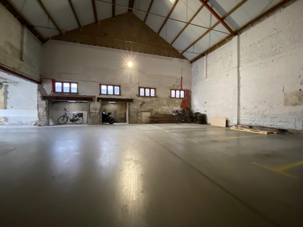 Loods met bouwgrond te Bredene 