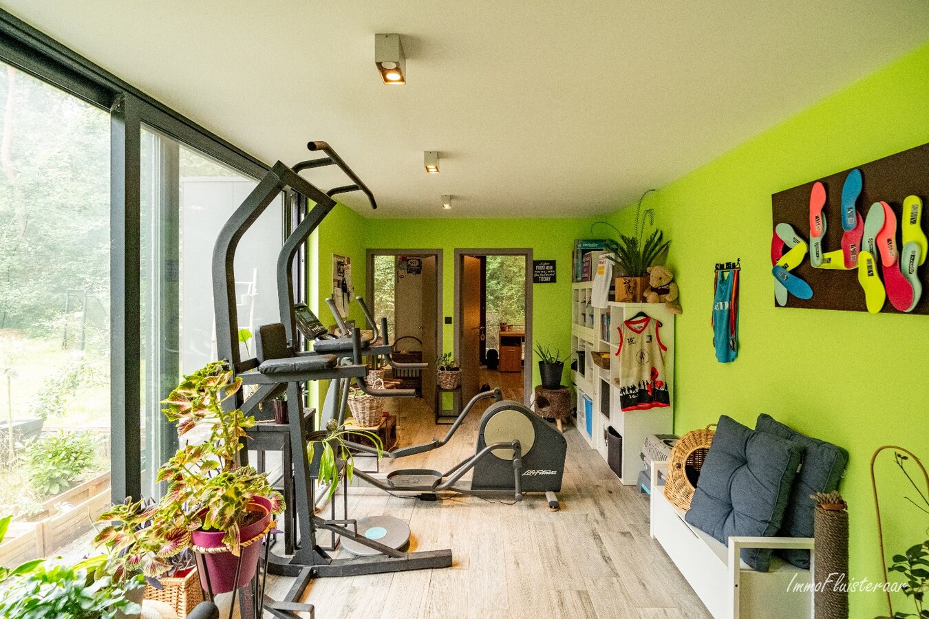 Maison prête à emménager dans un environnement boisé d'environ 24 ares à Keerbergen. 