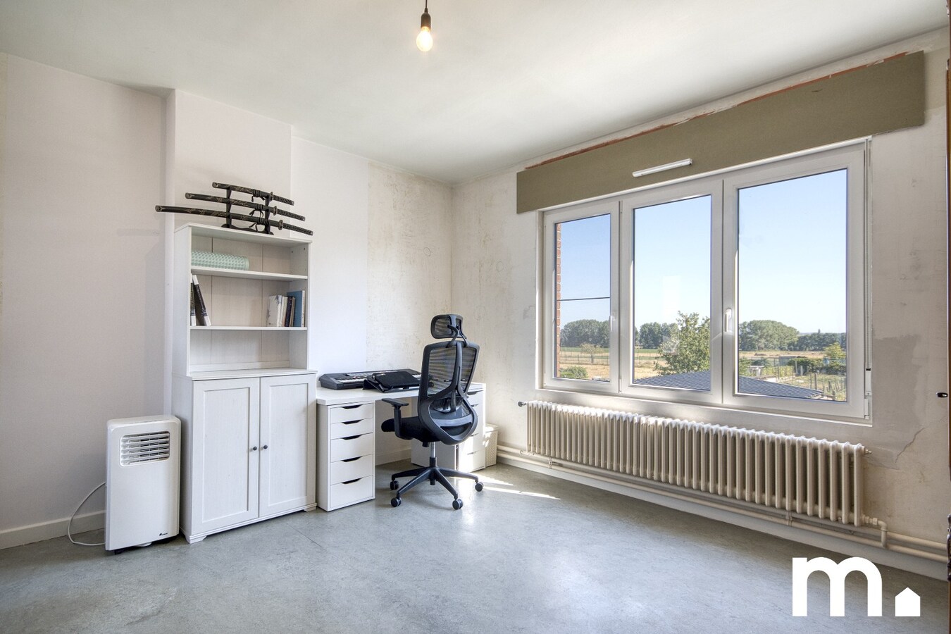 Half open gezinswoning met ruime tuin en garage te koop ! 
