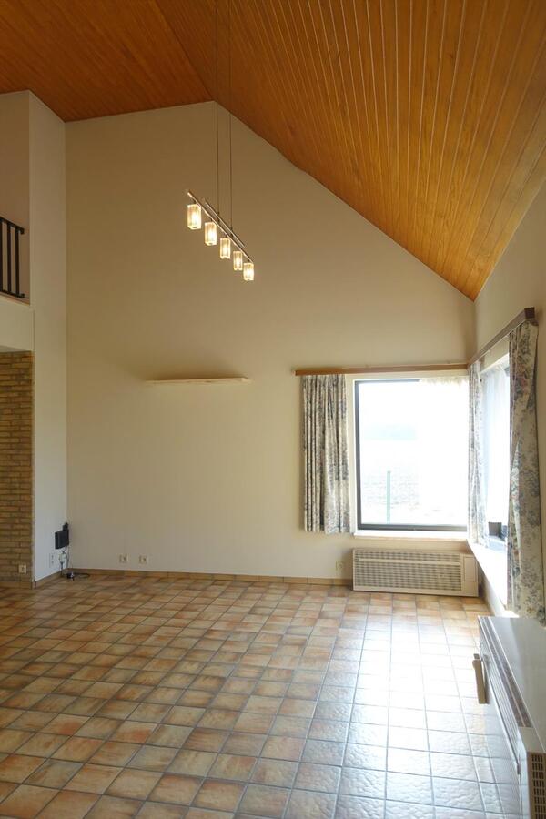 Rustig gelegen villa met garage 