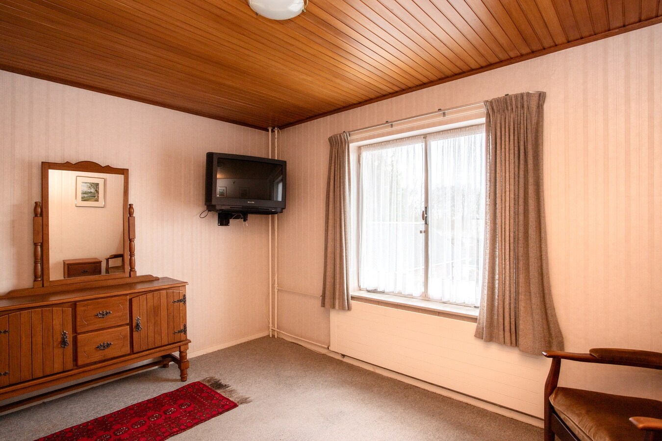 Halfvrijstaand woonhuis met garage gelegen op een royaal perceel van 460 m2. 