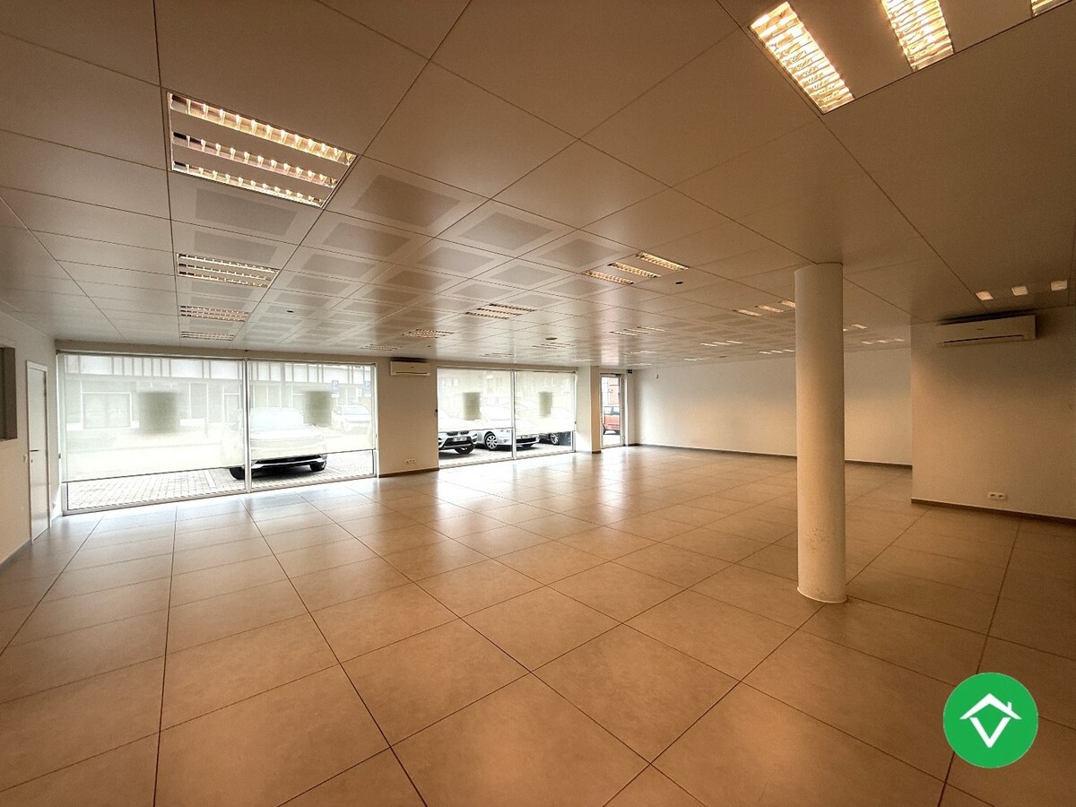 Ruim handelspand van 183m² op een centrale ligging te Roeselare 