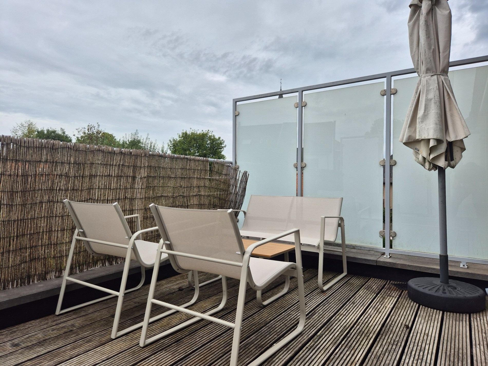 Duplex appartement met 2 slaapkamers en terras. 