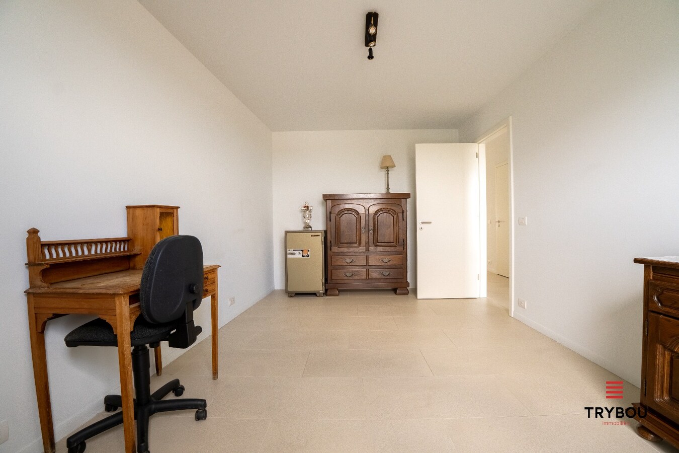 Appartement met 3 slaapkamers, garage en 2 staanplaatsen in Houthulst! 