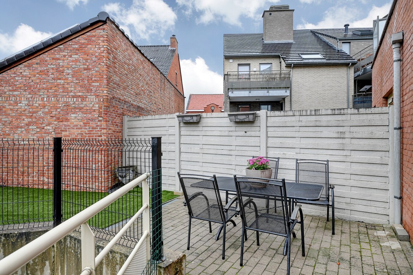 Ruim gelijkvloers appartement met 3 slaapkamers en 2 terrassen 