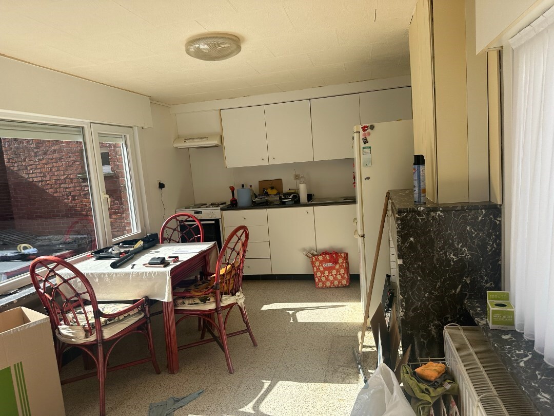 Verrassend ruime gezinswoning met garage, tuin en bijgebouw 