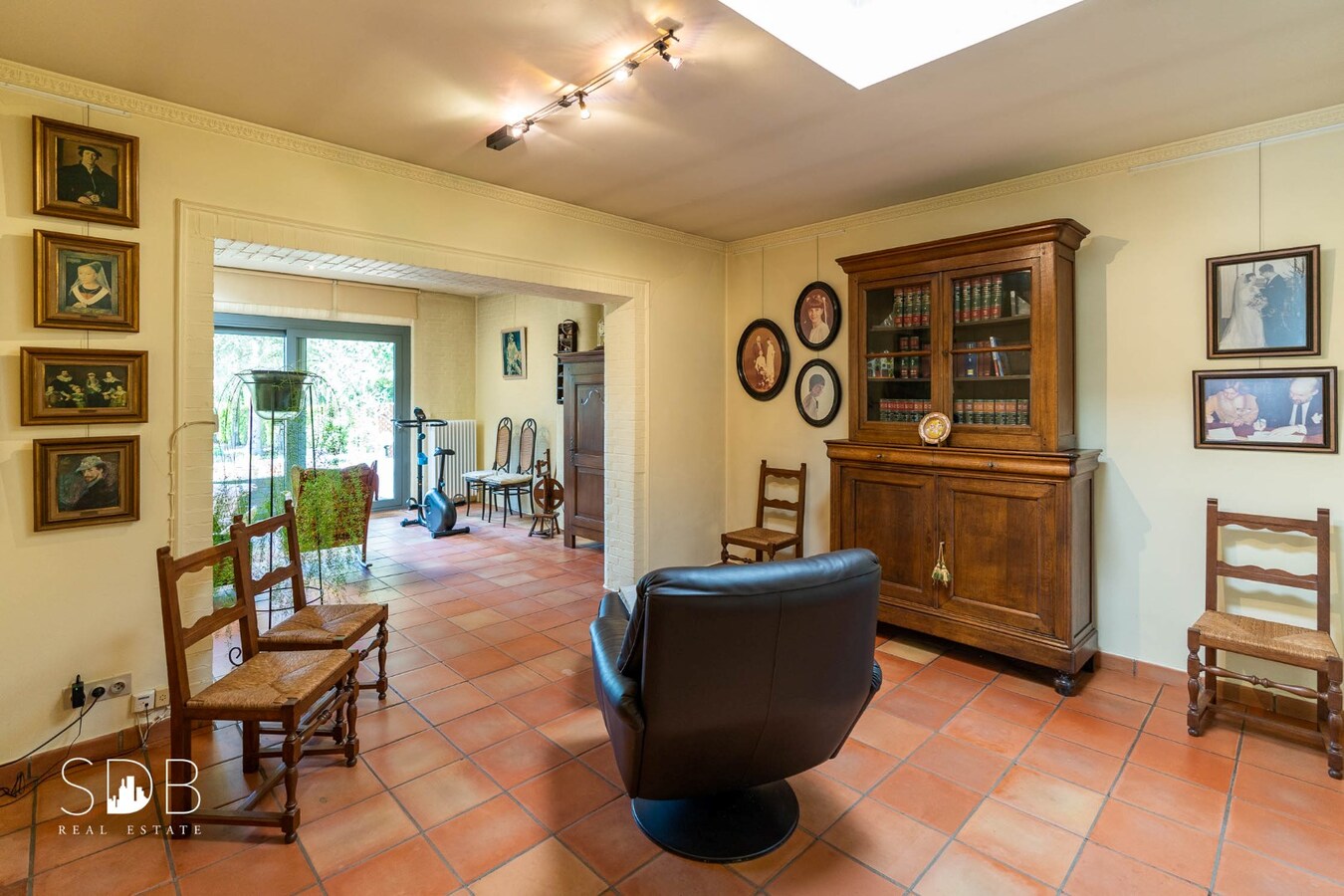 Vrijstaande gezinswoning in bungalowstijl met grasland op circa 1ha. 