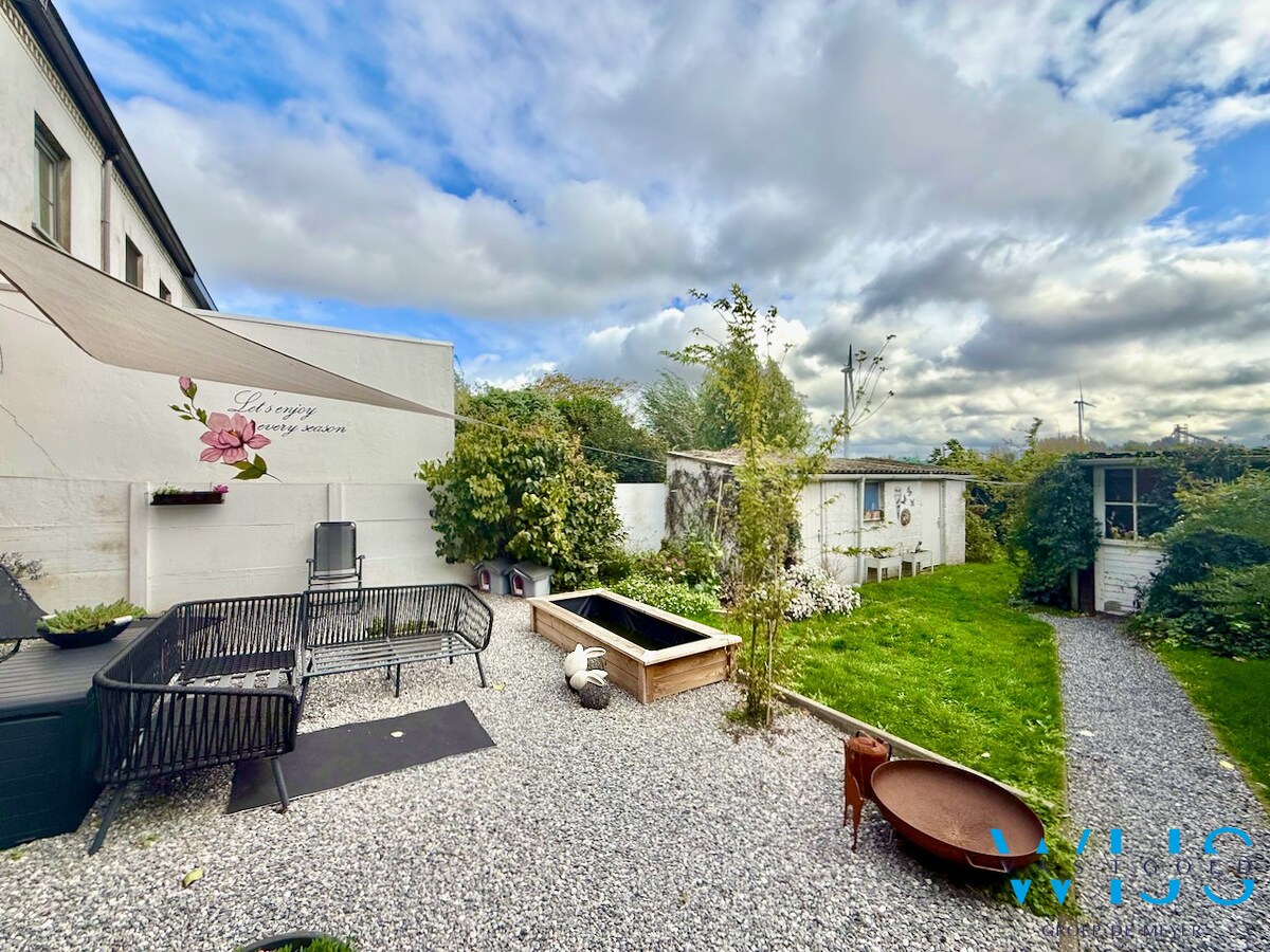 Zeer ruim en stevig woonhuis te Rieme ! 