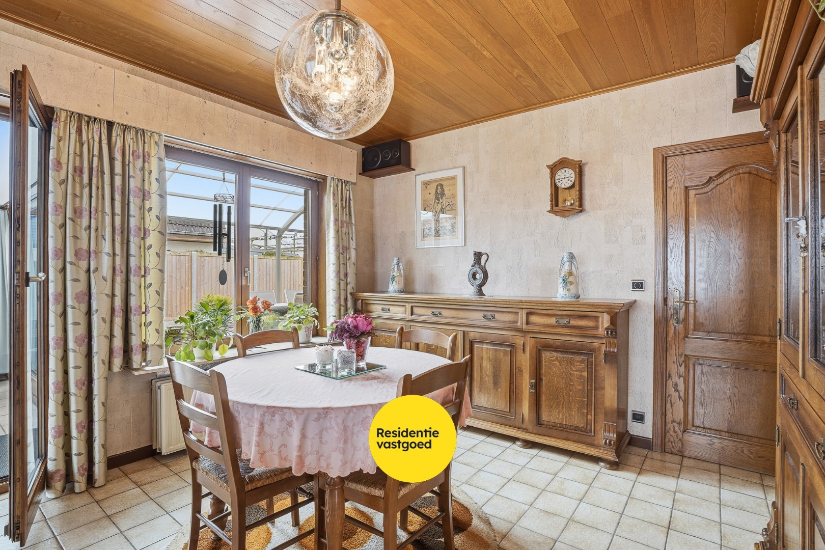 Alleenstaande bungalow met garage en tuin  op 684 m² 