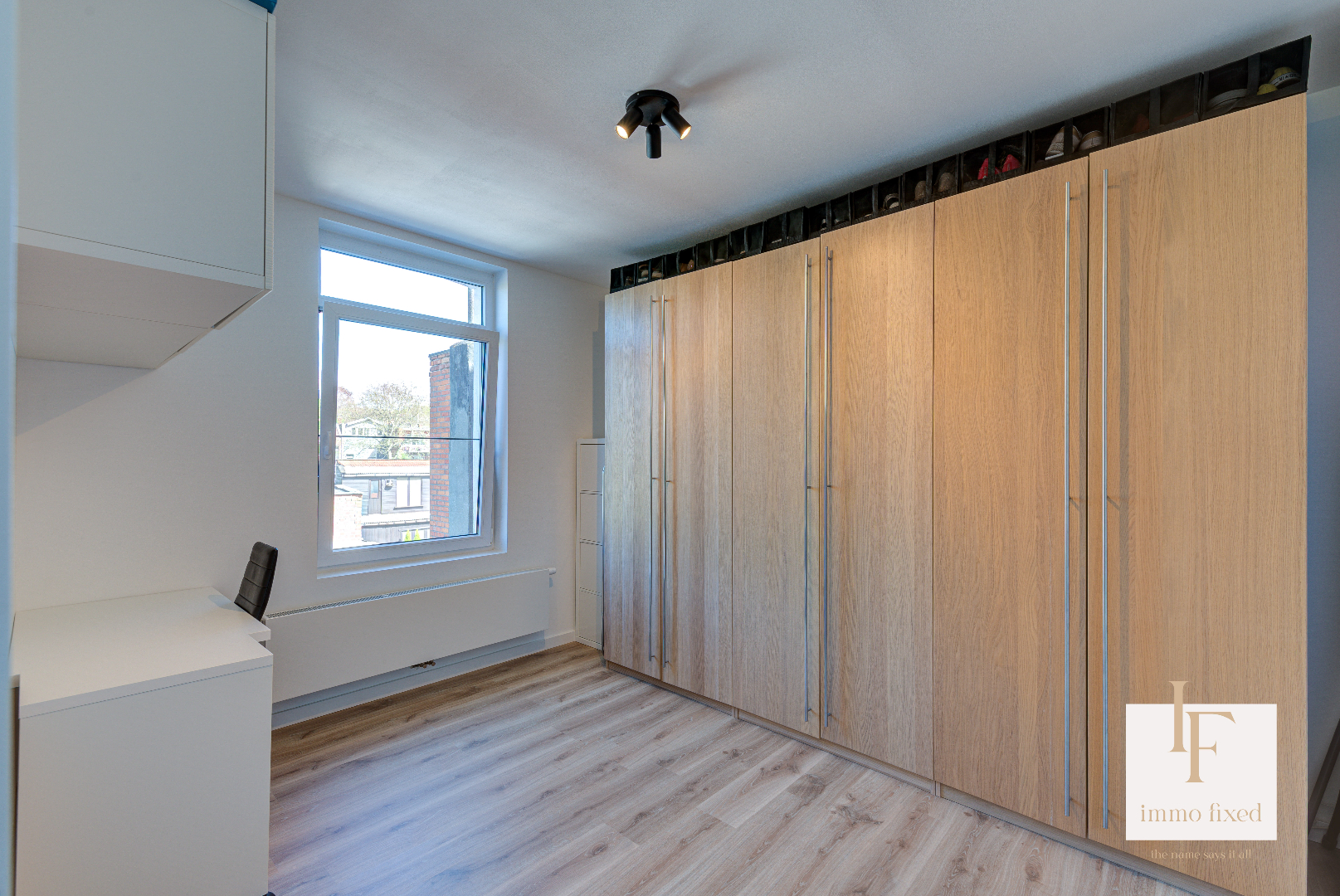 Instapklare woning met 2 SLKS te Schoten! 