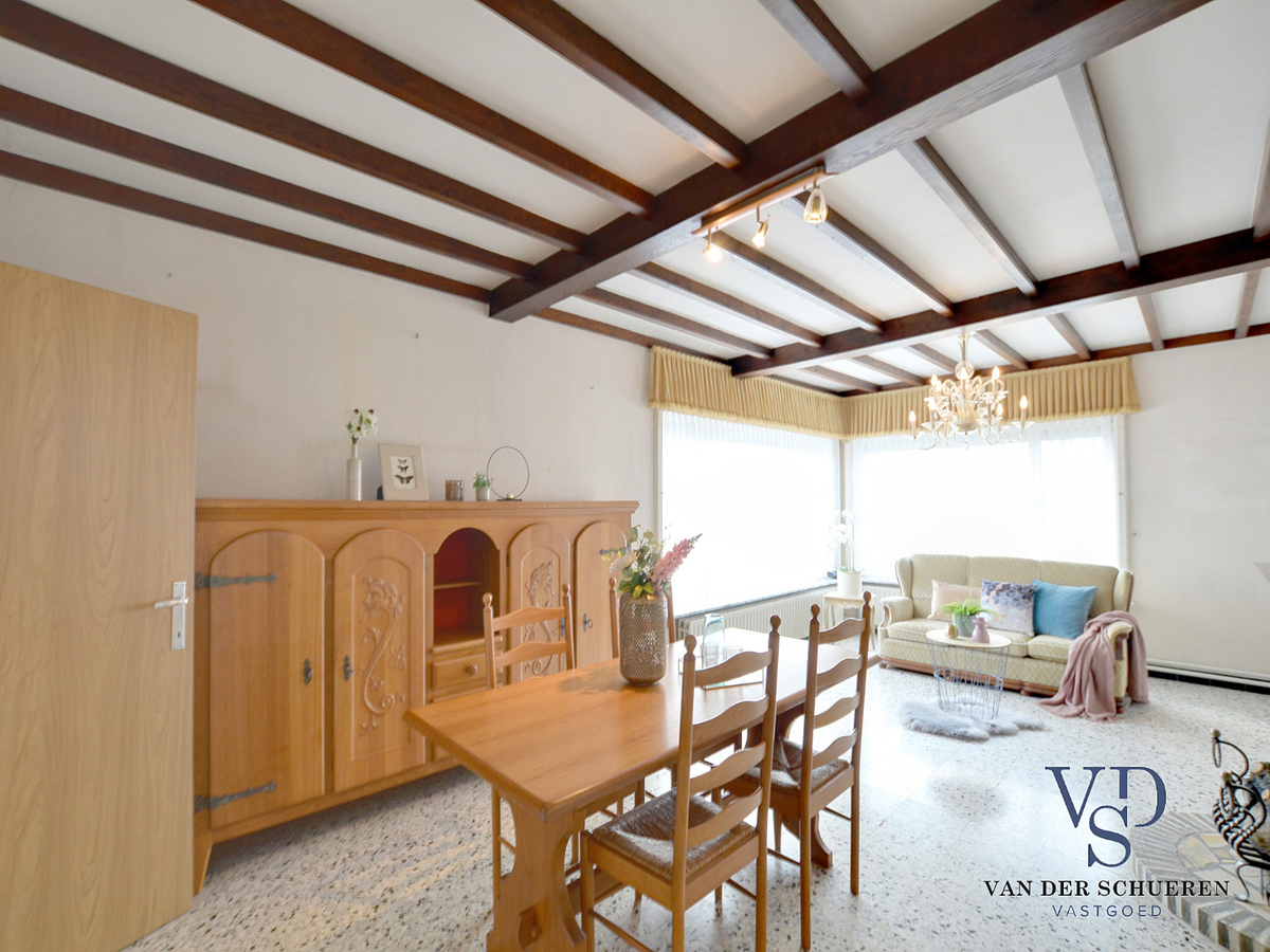 Op te frissen bungalow in doodlopende straat. 