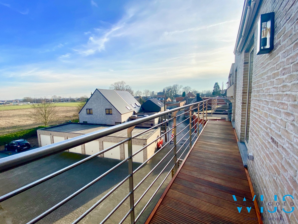 Instapklaar 3 slaapkamerappartement met garage in hartje Assenede ! 