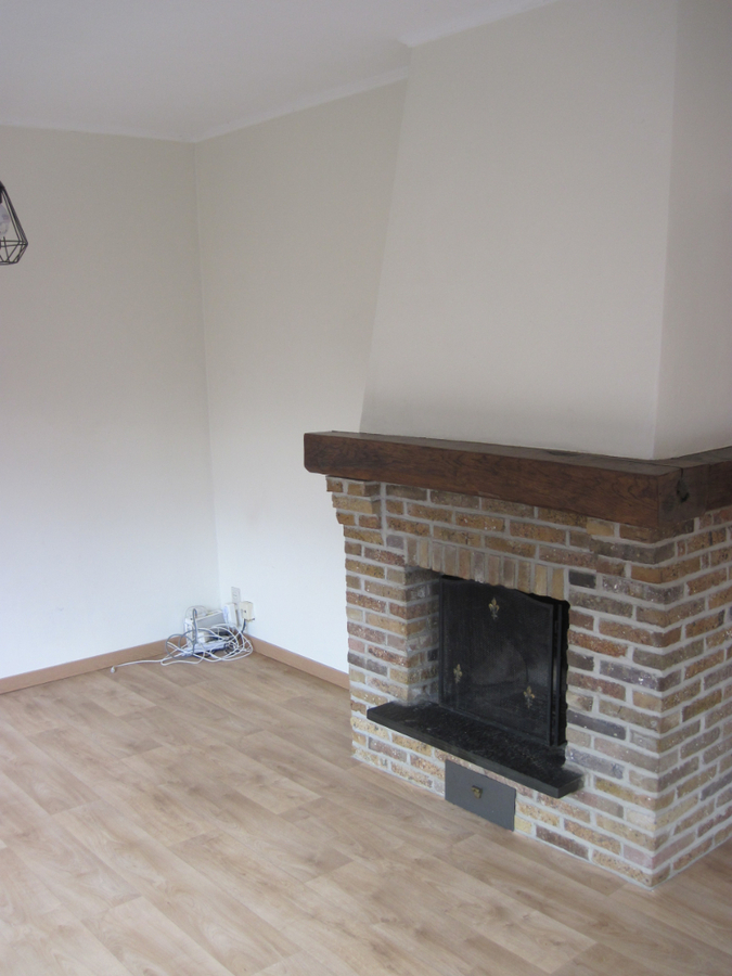 Ruim, lichtrijk appartement op de 1° verdieping. GEEN VASTE KOSTEN !! 