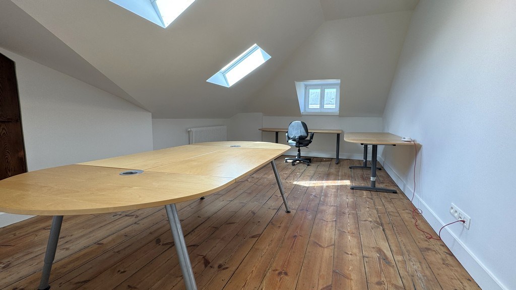 Gemeubelde kantoorruimte met diensten vlakbij het station van Mechelen