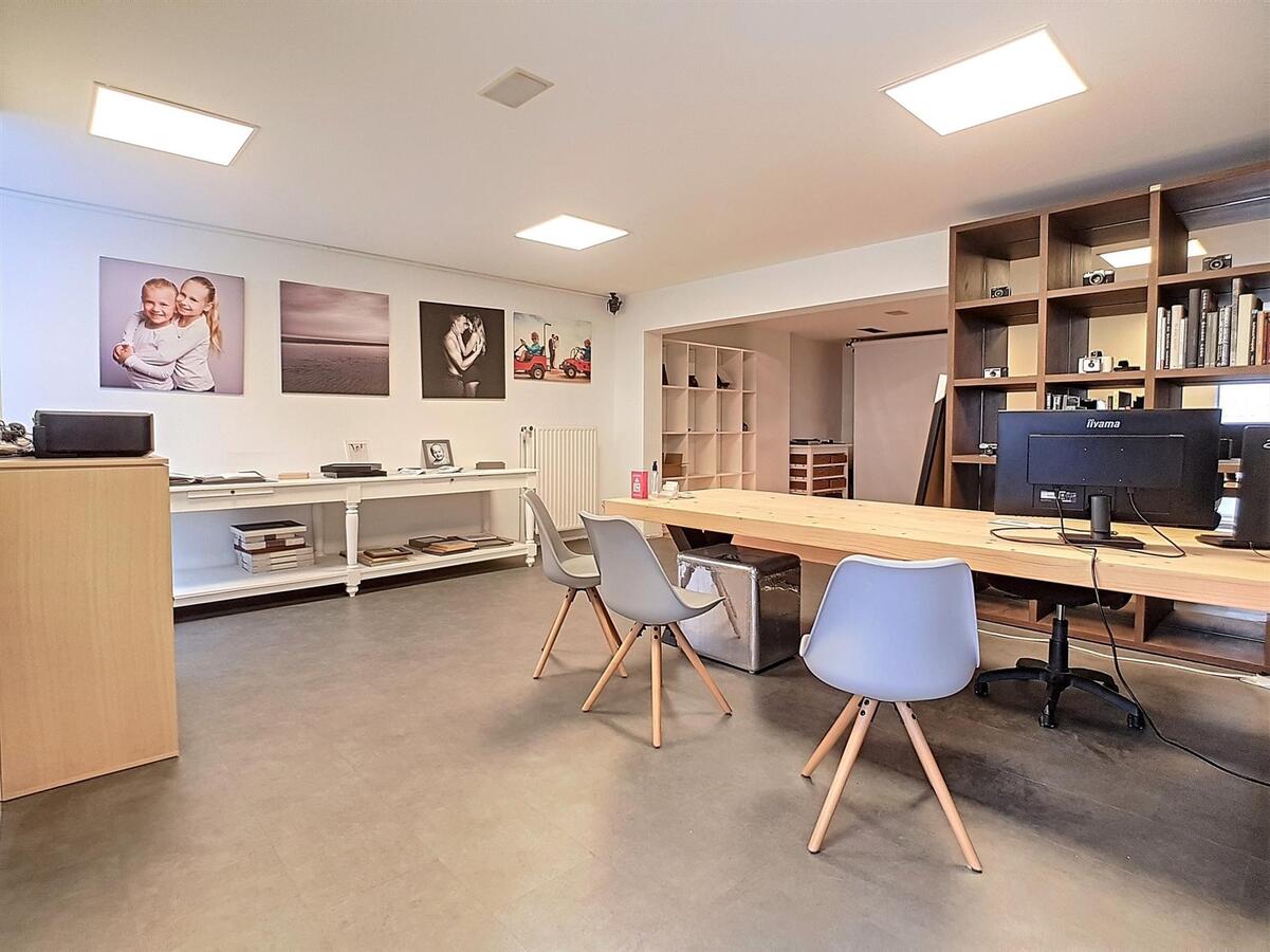 Zeer knappe woning met handelsgelijklvoers en ruime opslagplaatsen/multifunctionele ruimtes - Knokke 