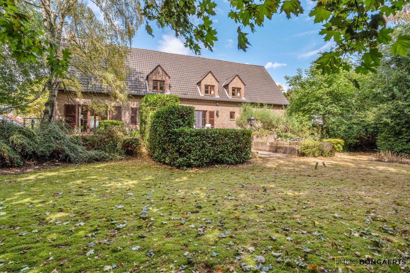 Prachtige villa met praktijkruimte en royale tuin in Houthalen-Oost 