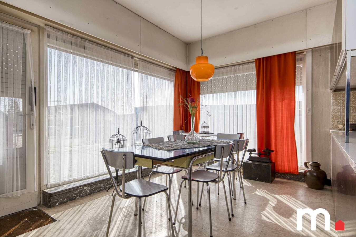 Unieke Gelijkvloerse Villa te Roeselare op 1620m² met 242m² bewoonbare oppervlakte! 