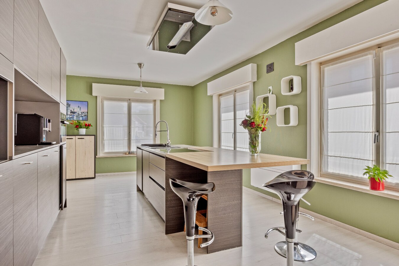 Zeer ruime woning met garage te koop in centrum Oudenaarde 