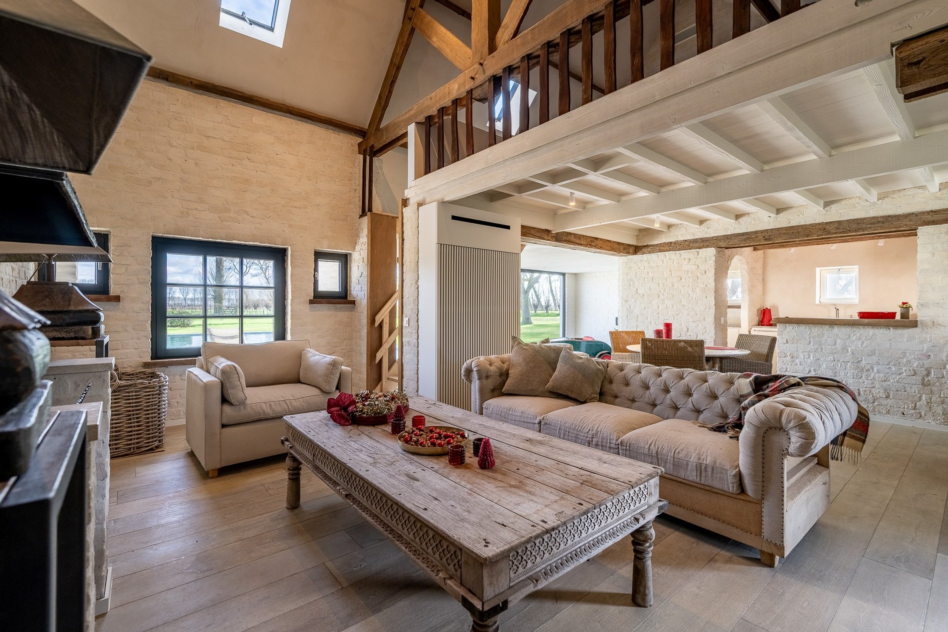 OPENDEURDAG Zaterdag 02/05 - 10u30 - 12u30 (Pereboomstraat 1 te Damme) : Uitzonderlijk gerenoveerde Hoeve met bijhuis op een domein van 1,5 hectare 