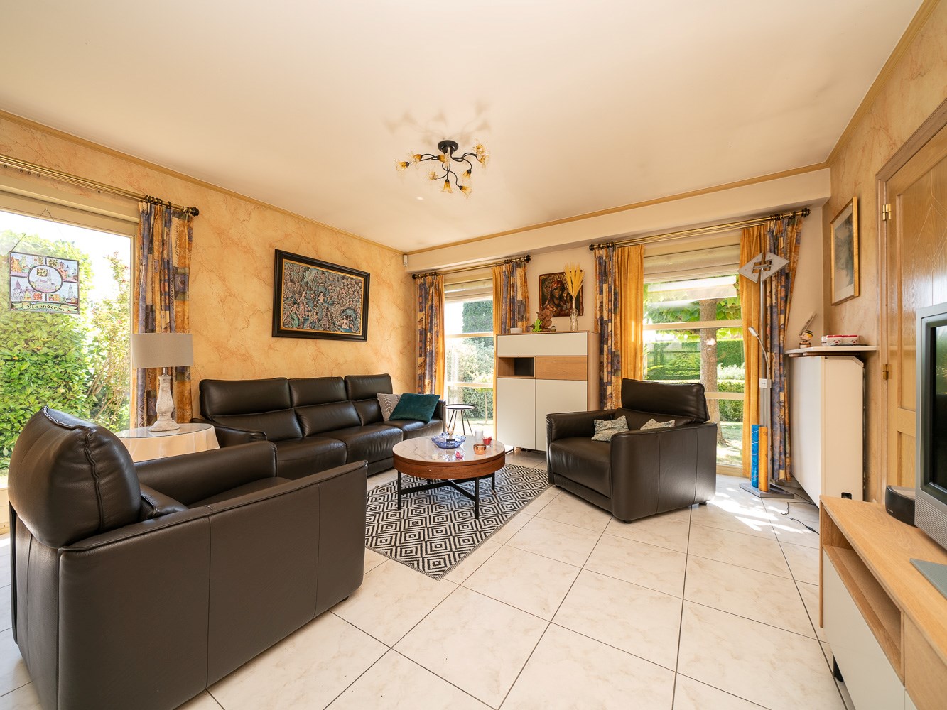 Instapklare, vrijstaande villa met 4 kamers op toplocatie 