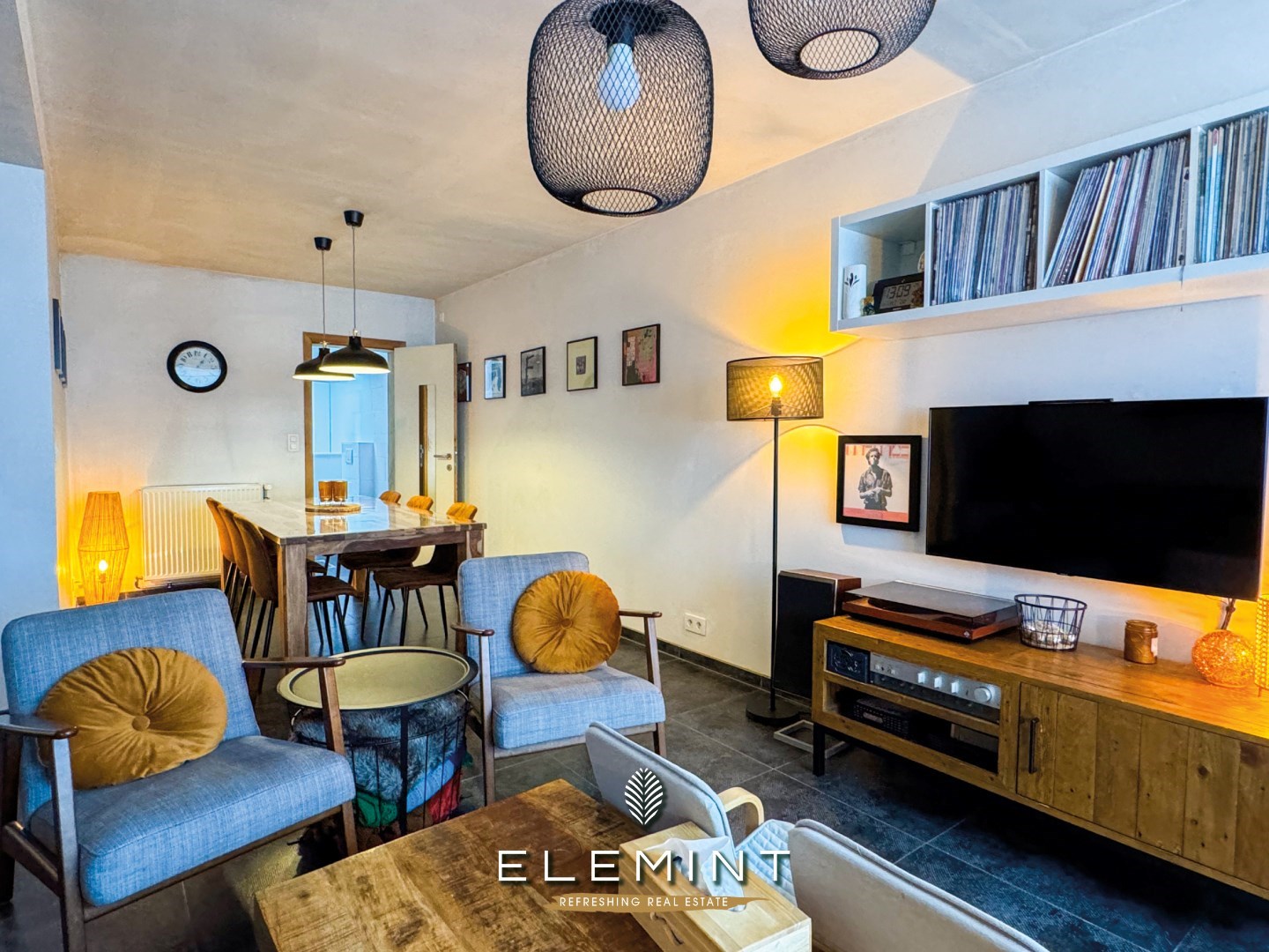 Gezinswoning met aanpalende magazijn en mooie tuin 