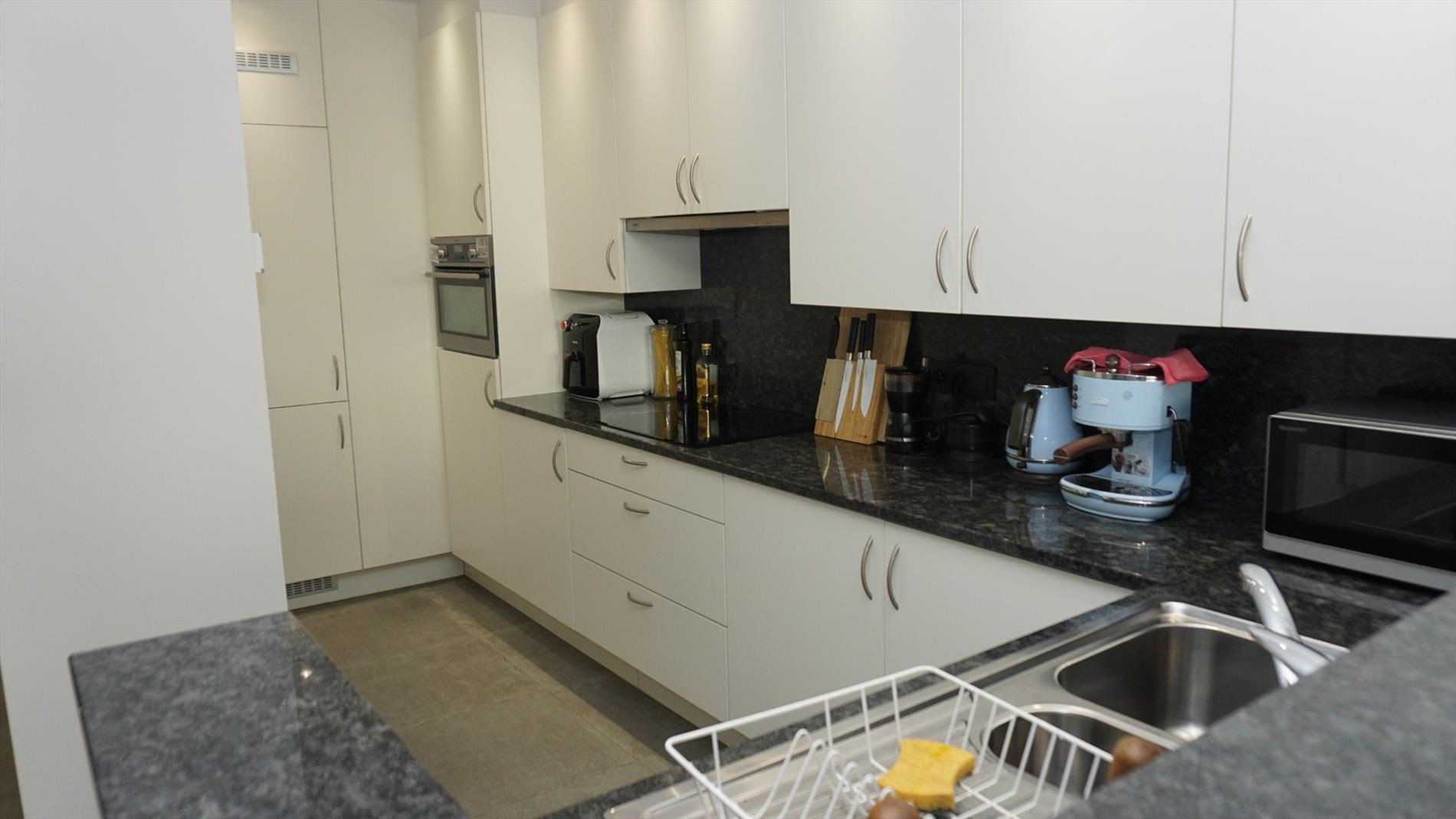 PRACHTIG VERNIEUWD APP. MET  ZICHT OP PARK 