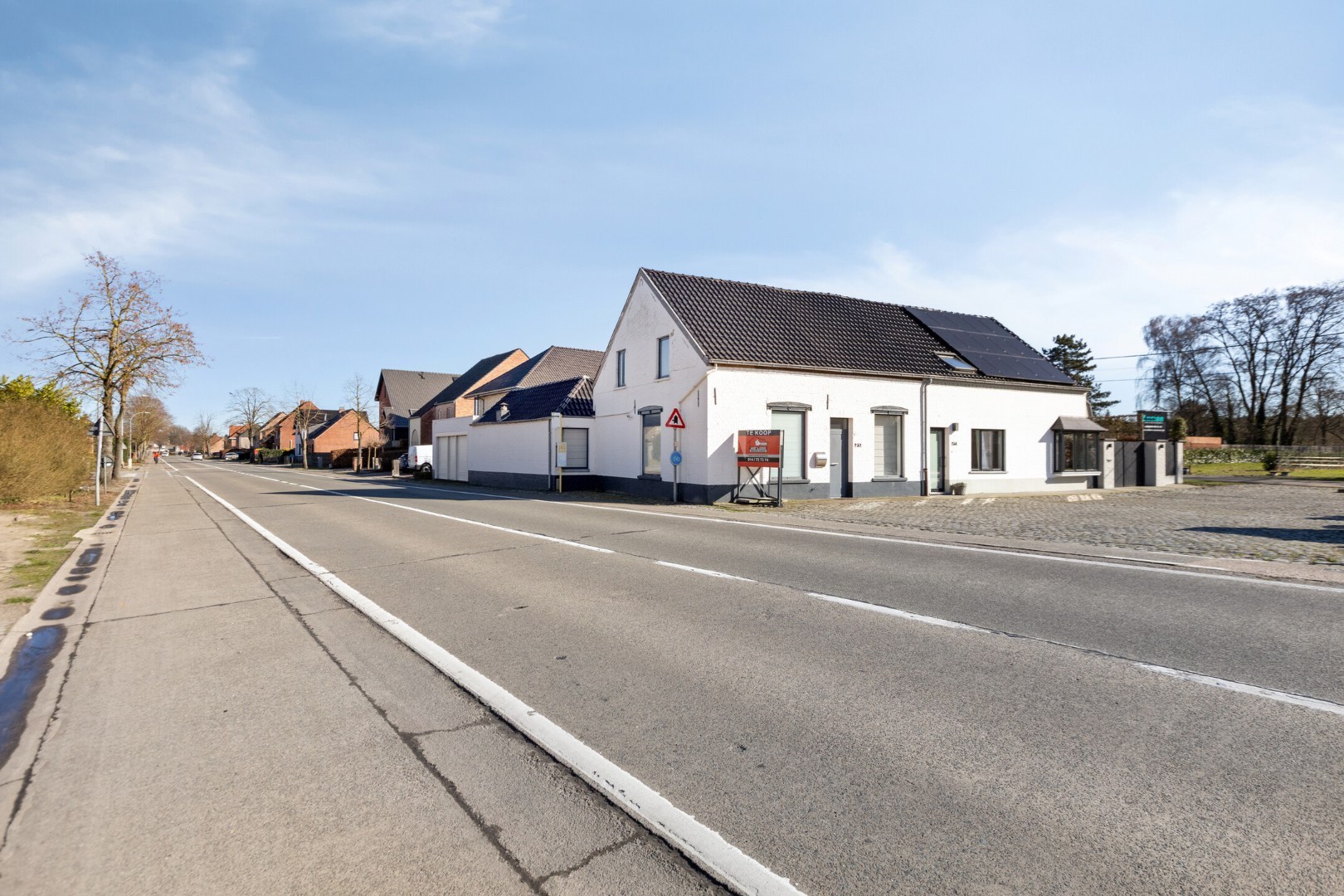 Ruime gezinswoning met 3 slpk. en ruimte voor bijberoep in Mol-Sluis 