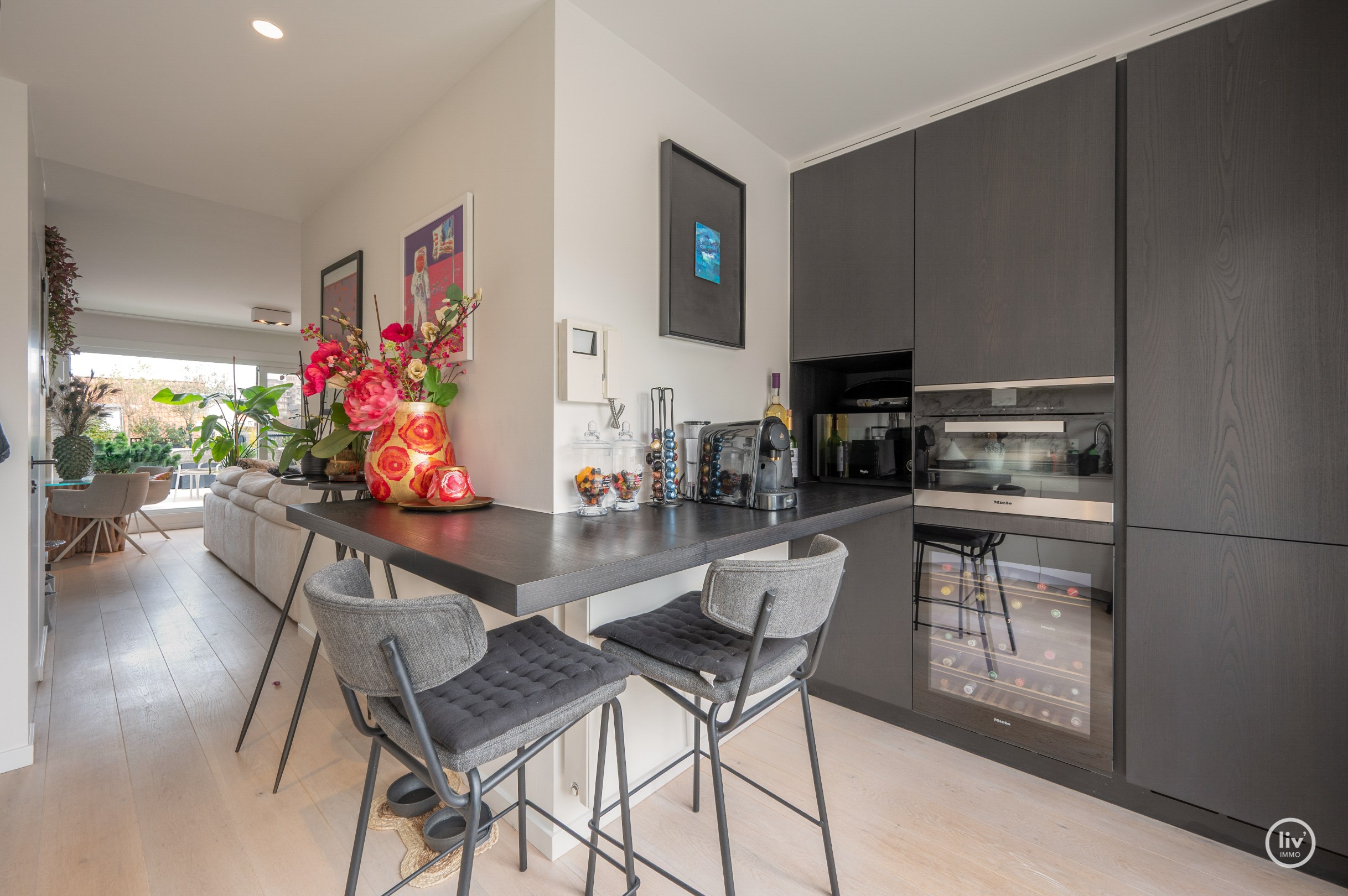 Prachtig, gerenoveerd penthouse op een topligging in de Blancgarinstraat te Knokke. 