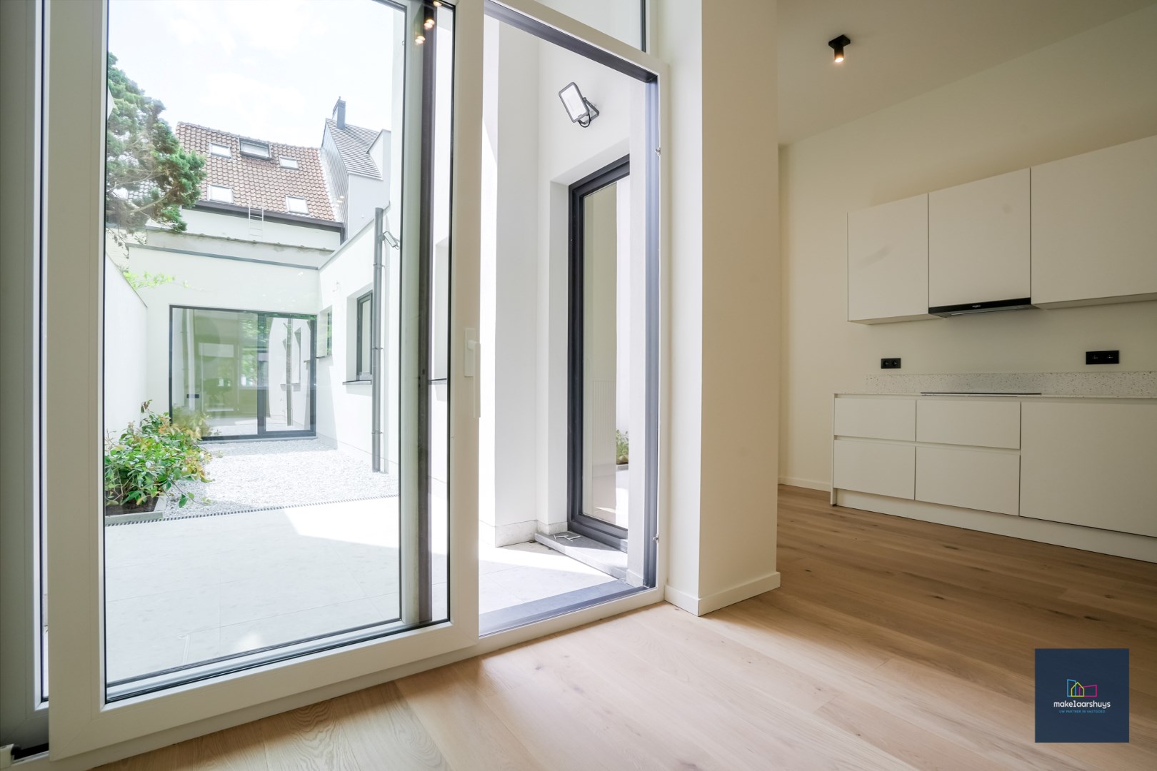 Nieuw 2 slaapkamerappartement  met praktijkmogelijkheden 