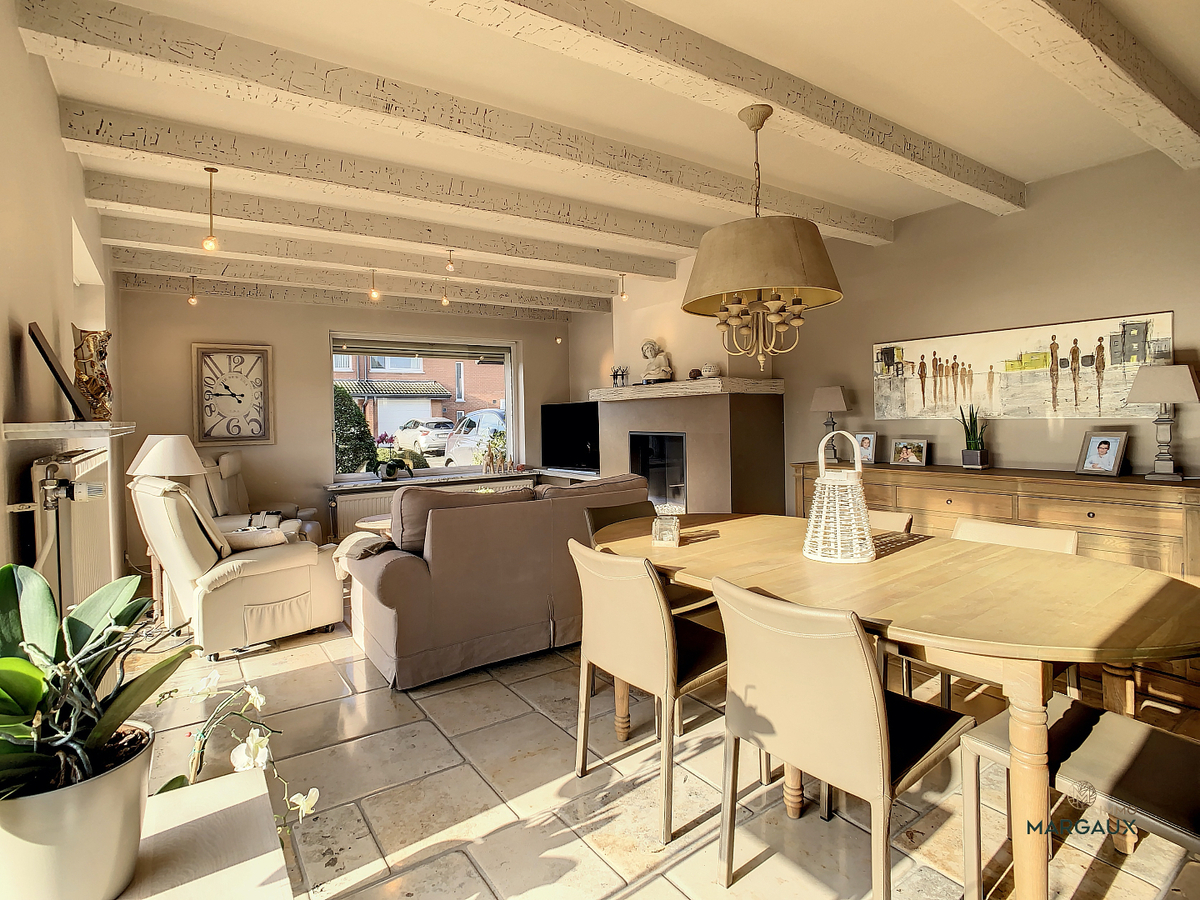 Instapklare halfopen bebouwing in rustige straat 