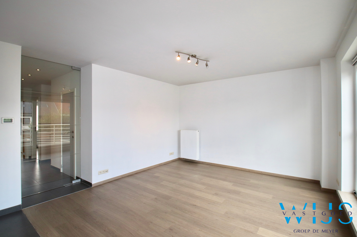 Instapklaar &amp; gezellig 3 slaapkamer appartement in hartje Zelzate! 