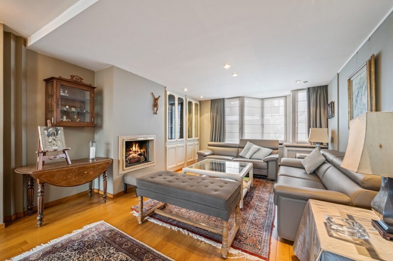 Uitstekend gelegen handelspand met woonst in Eernegem 