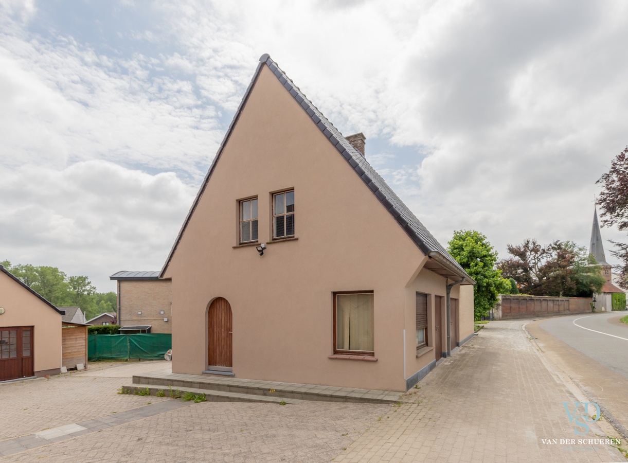 Authentieke herenwoning met atelier / bureau's. 