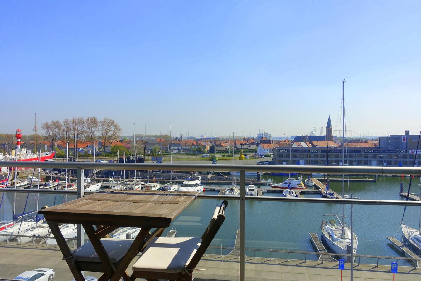 Vernieuwd appartement met zicht op jachthaven 